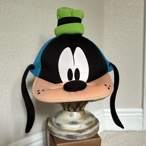 Disney Parks Goofy Face & Long Ears Mesh Foam Snapback Trucker Cap Adult Hat